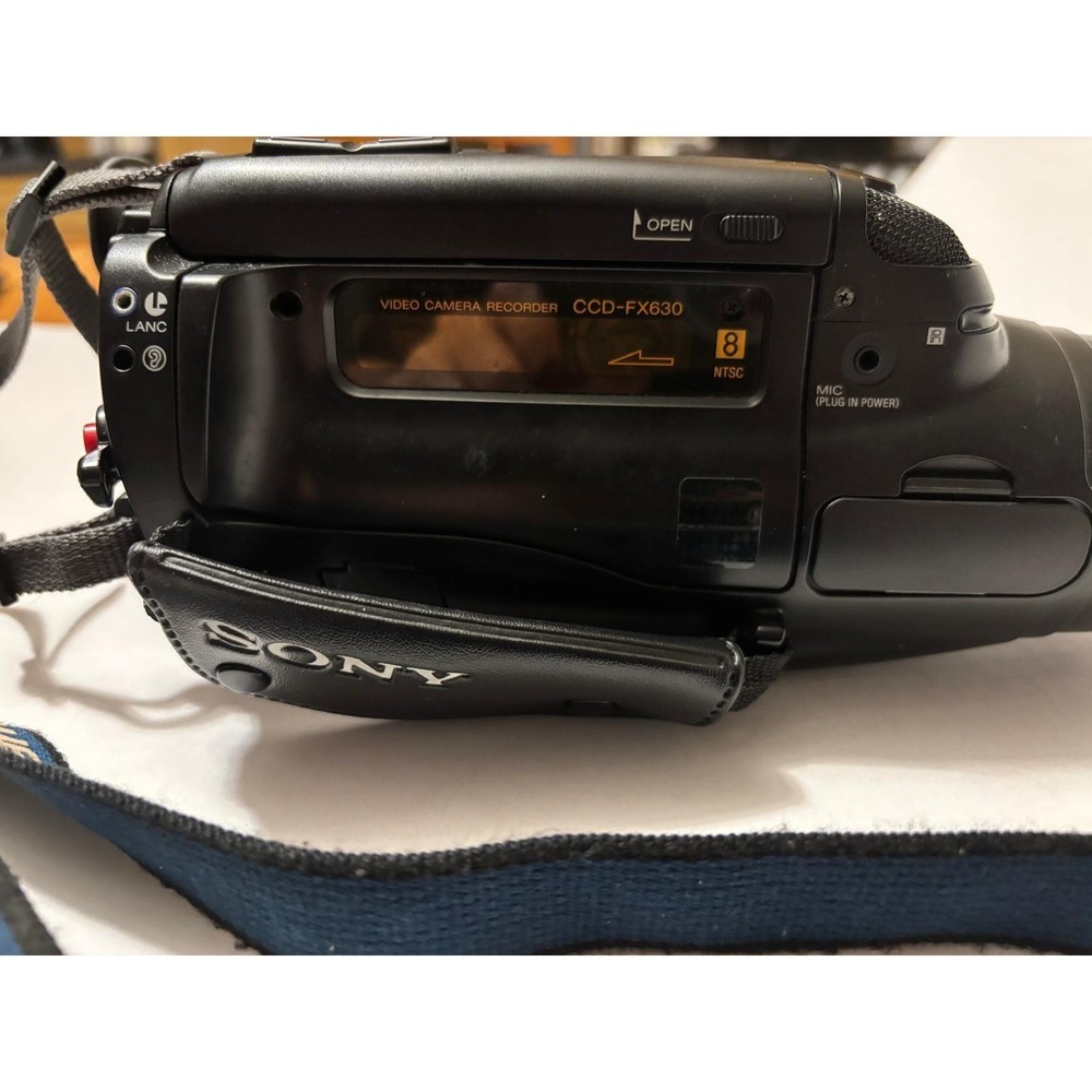 Vintage Sony Video 8 Handycam CCD-FX630 Camcorder 12x SteadyShot AS IS - PARTS - Picture 4 of 8